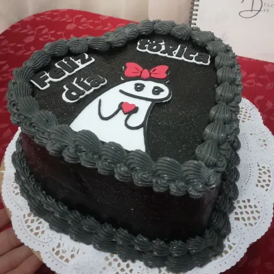 Cake de corazón con temática de flork.
