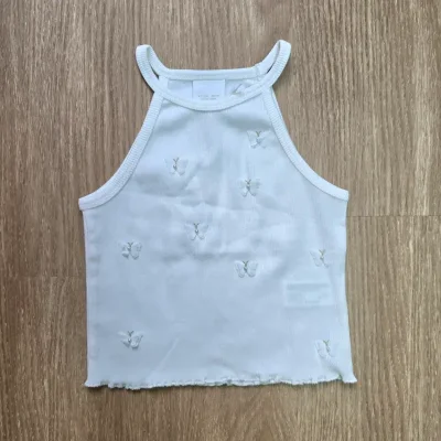 Blusa blanca de canalé con mariposas 