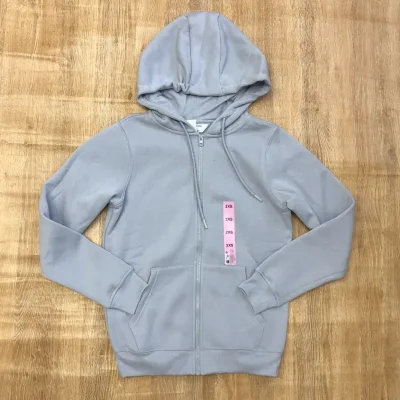 Abrigo con capucha color azul claro