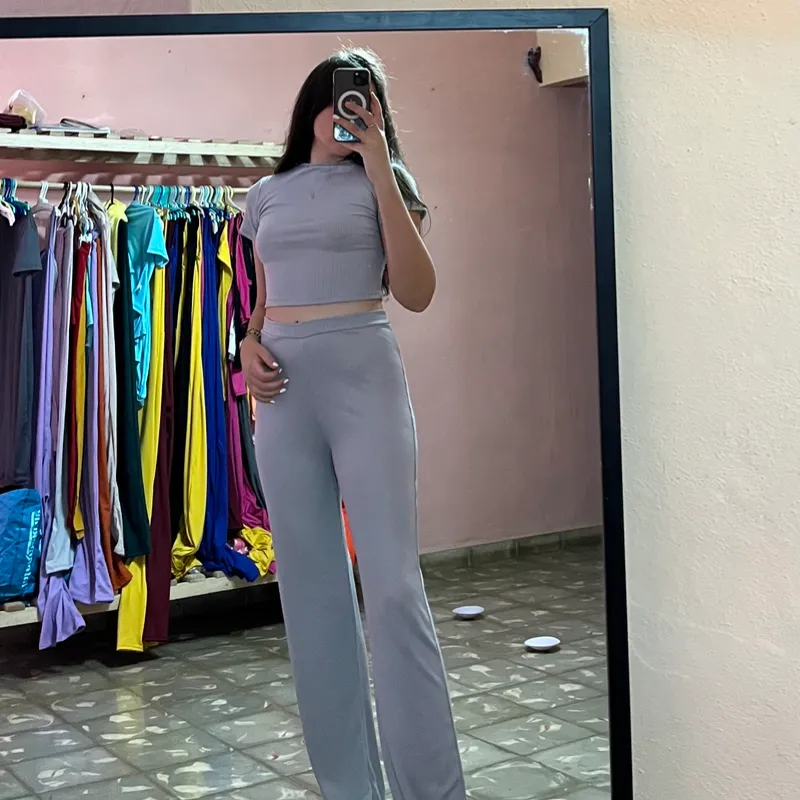 Conjunto de blusa y pantalón