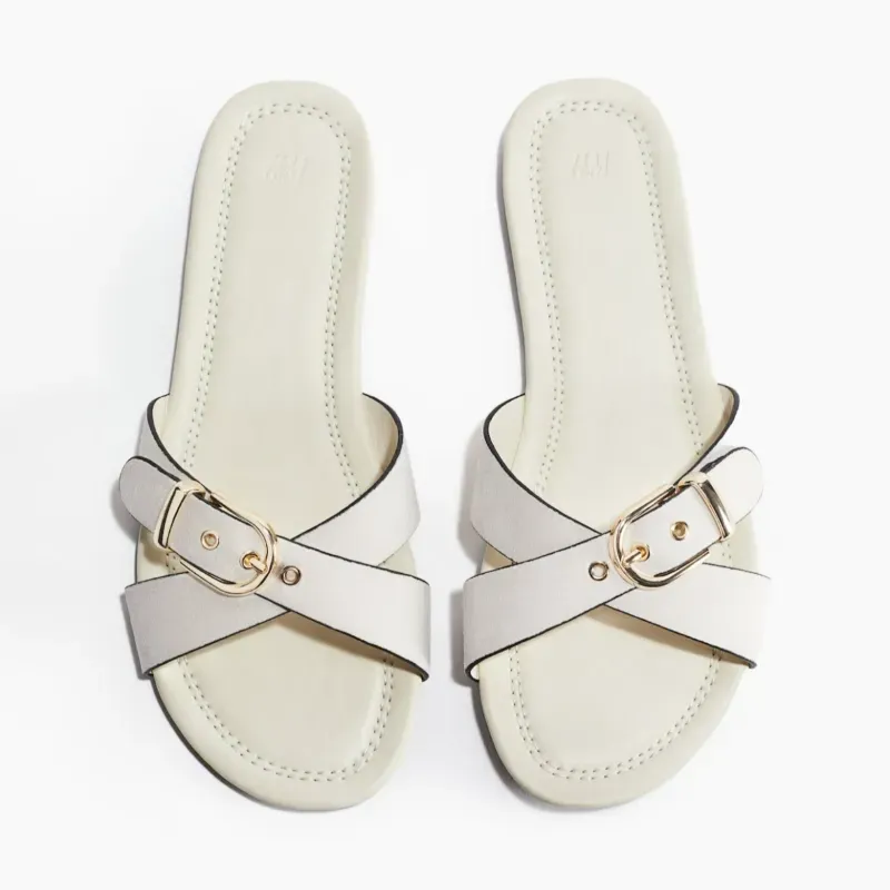 Sandalias con tiras cruzadas