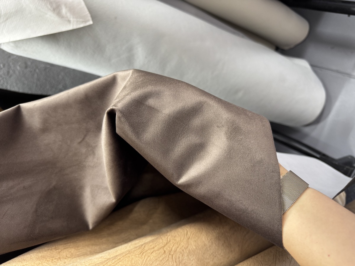 Microfibra carmelita oscuro