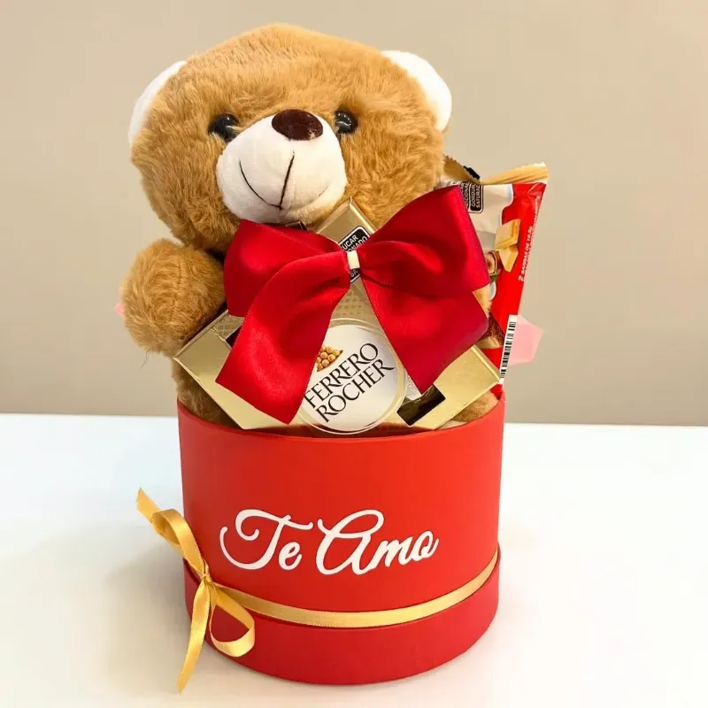 Cesta con peluche y bombones