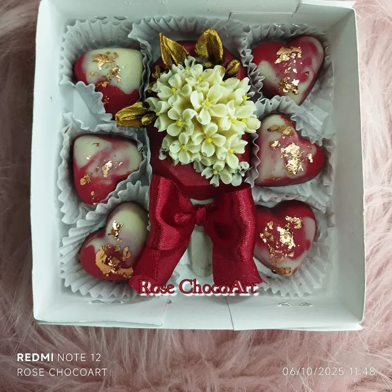 Cajita de bombones y paleta decorada con ramo de flores 