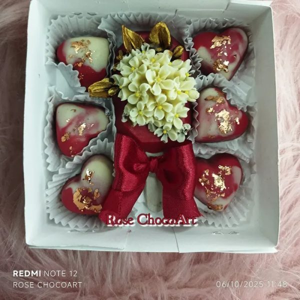 Cajita de bombones y paleta decorada con ramo de flores 