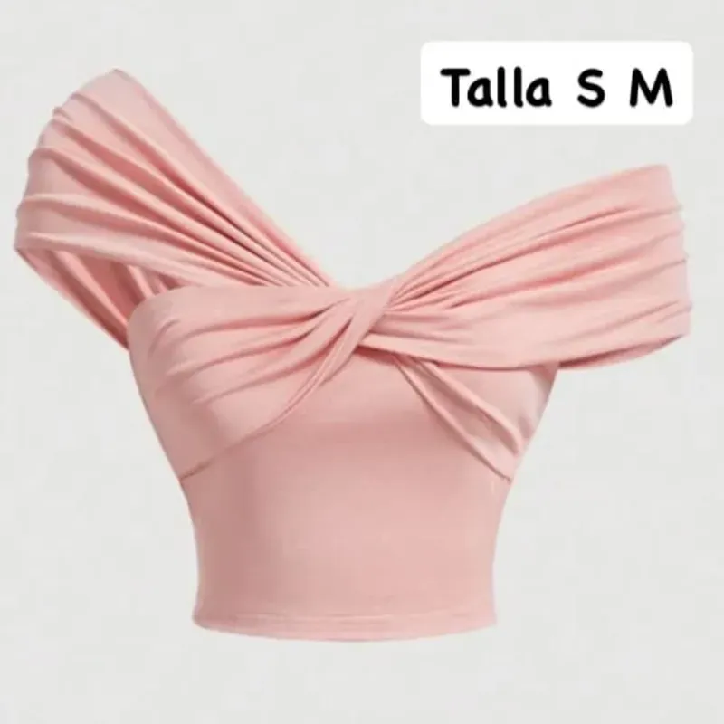 Blusa con diseño entrecruzado