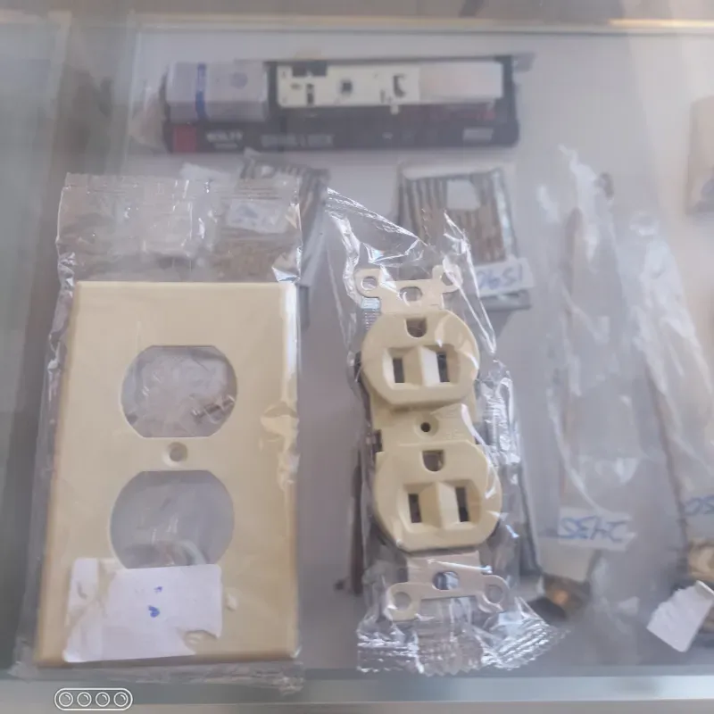 Tomacorriente doble U03