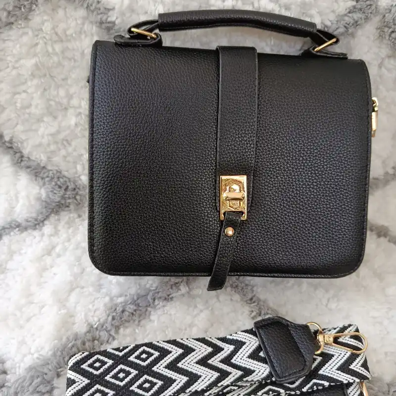 Cartera negra 10 USD