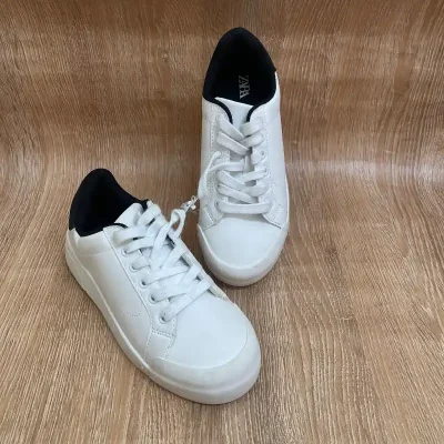 Tenis Zara color blanco
