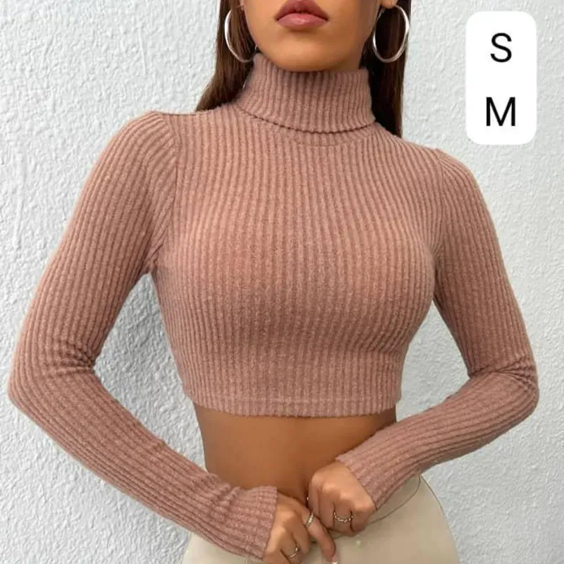 Crop Top de Cuello Alto – Textura acanalada con estilo envolvente