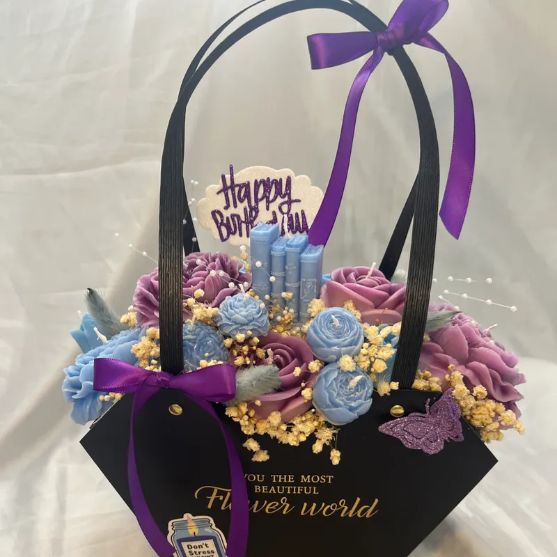 Cesta de cumpleaños con libro 