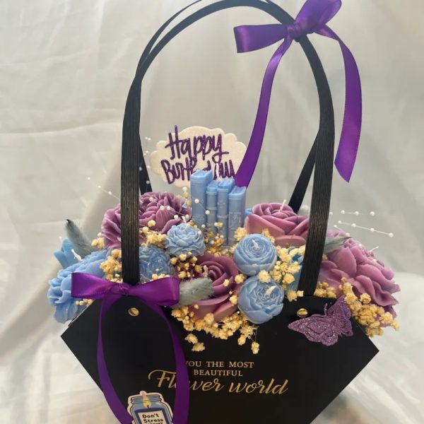 Cesta de cumpleaños con libro 