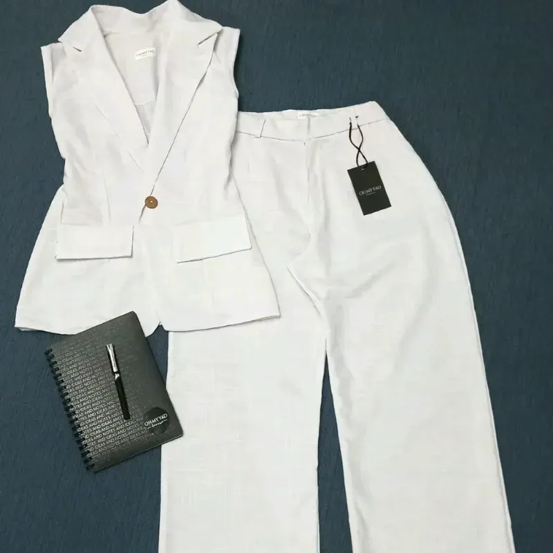 Conjunto blazer sin mangas y pantalón