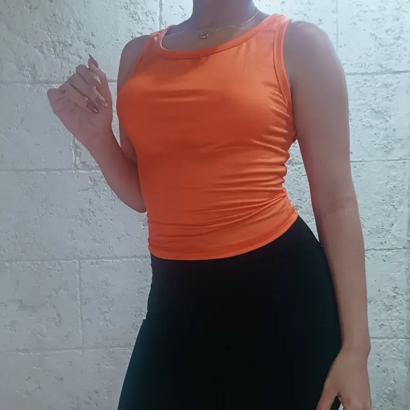 Top naranja 