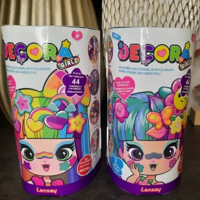 Muñecas DECORA GIRLS +44 Sorpresas para personalizarlas