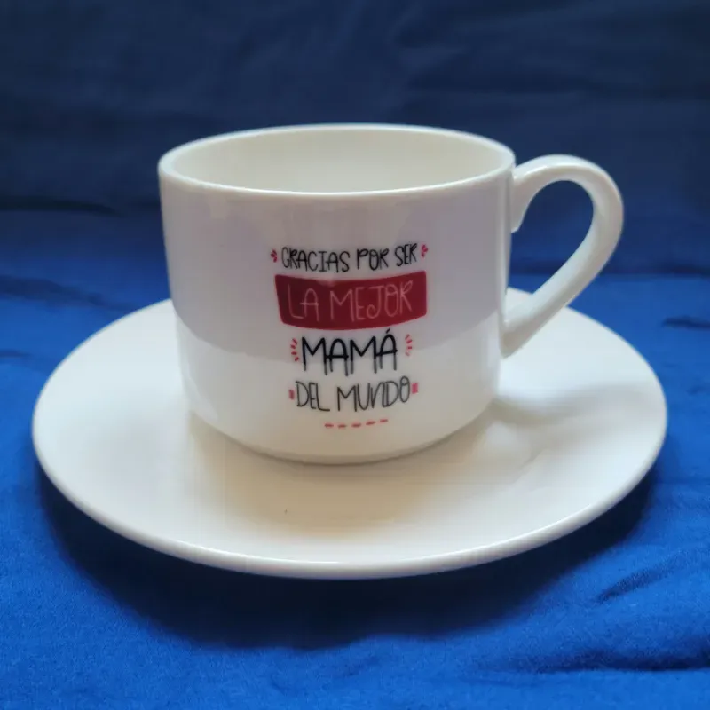 Taza de café con plato