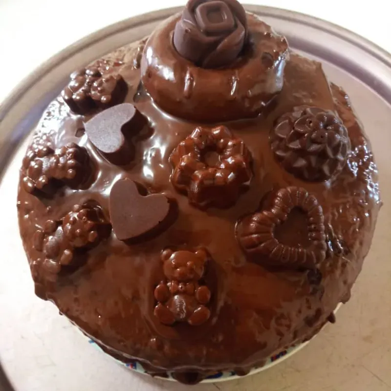 Panetela cubierta Chocolate con bombones