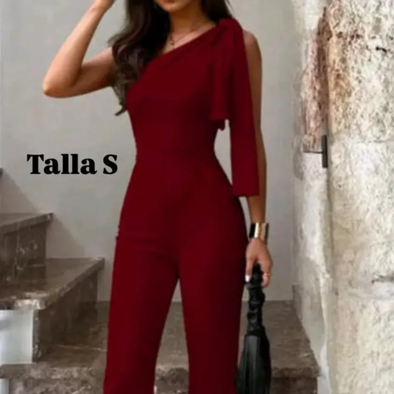 Mono rojo vino elegante