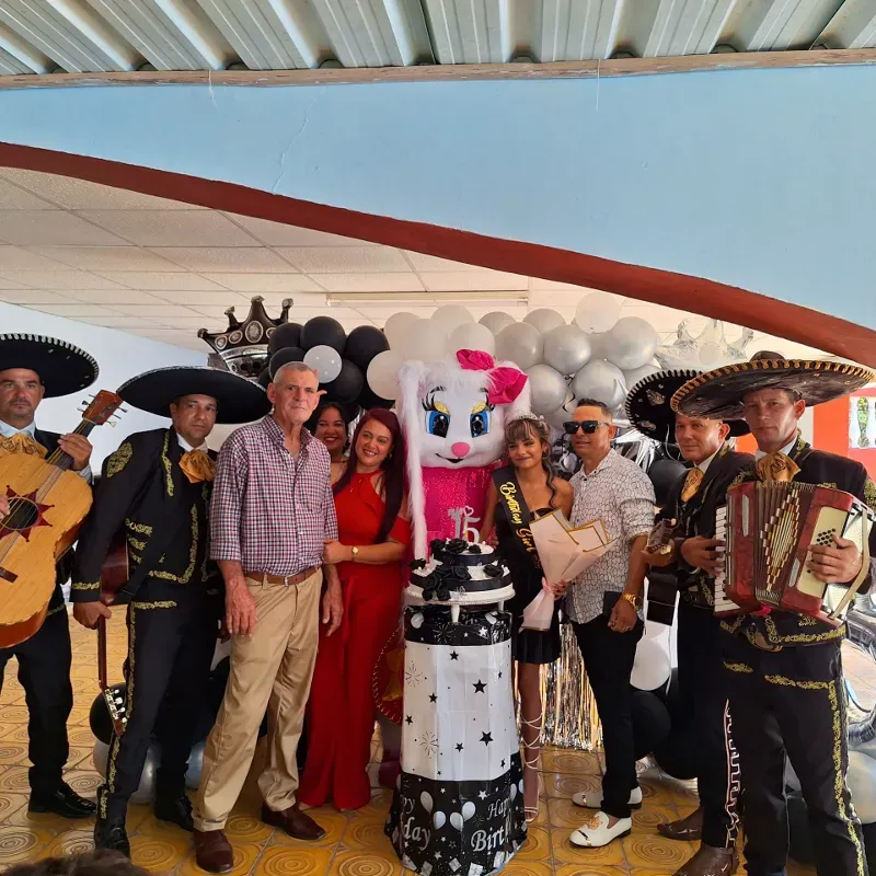 Entrega en unos 15 con la conejita Chanel