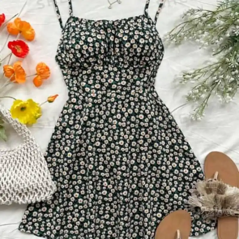  Vestido corto de espalda afuera — Negro