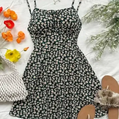  Vestido corto de espalda afuera — Negro