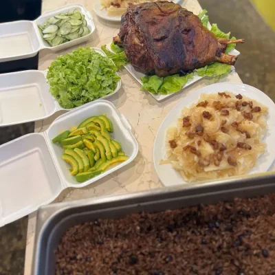 Pierna de cerdo asada (cena para 20 personas)