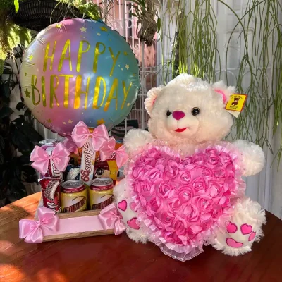 Caja de regalo pequeña con confituras y peluche