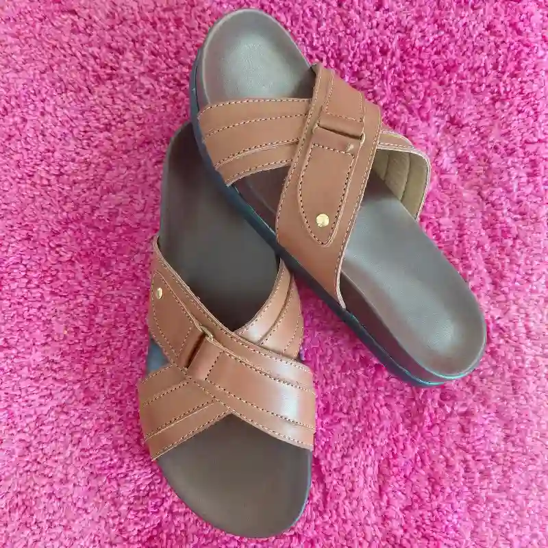 Sandalias Cruzadas Café