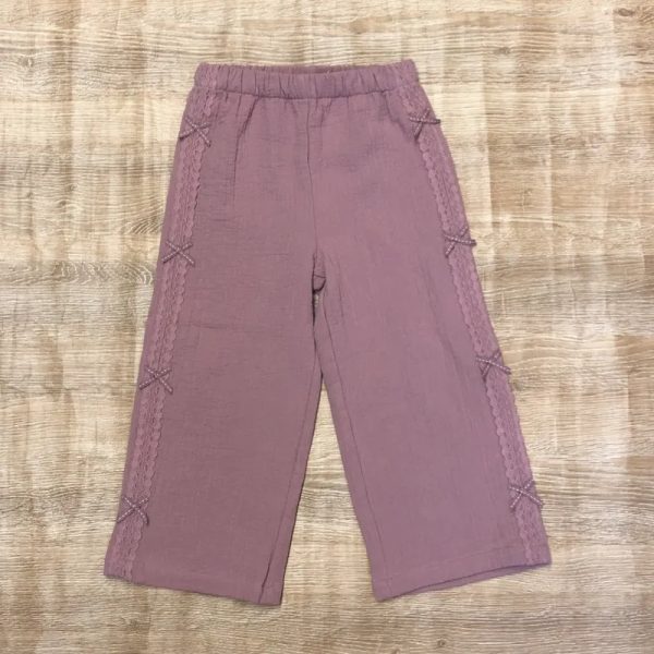 Pantaloneta con lazos a los lados