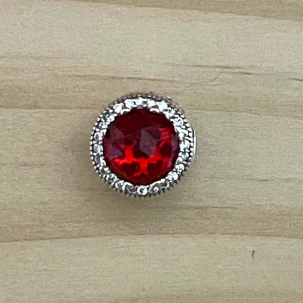 Charm de piedra roja