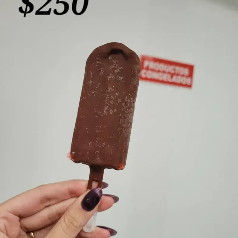 Paleticas de Helado con cobertura de chocolate