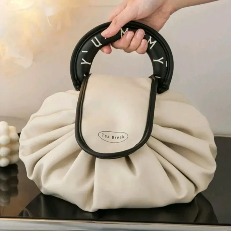 Bolsa maquillaje/ Blanco-negro