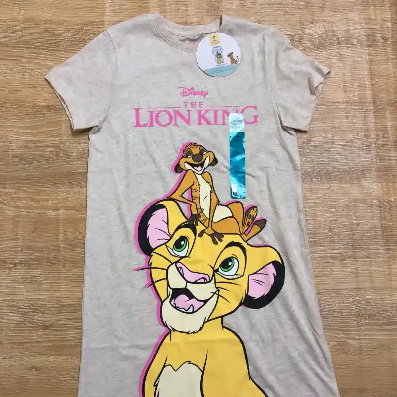 Vestido con el Rey León