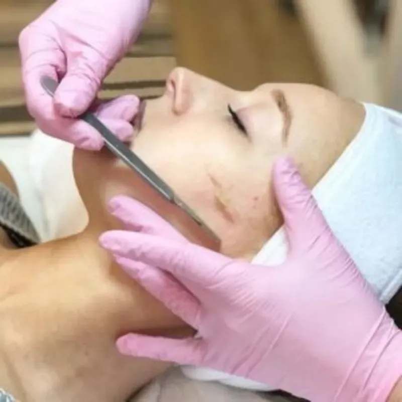 Limpieza superficial + Dermaplaning