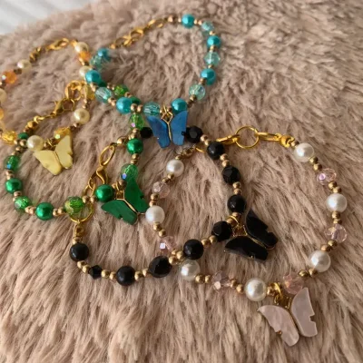 Pulsera de Perlas, Swarosky y mariposa