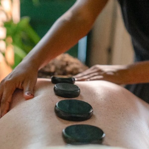 Masaje con piedras volcánicas (60 min )