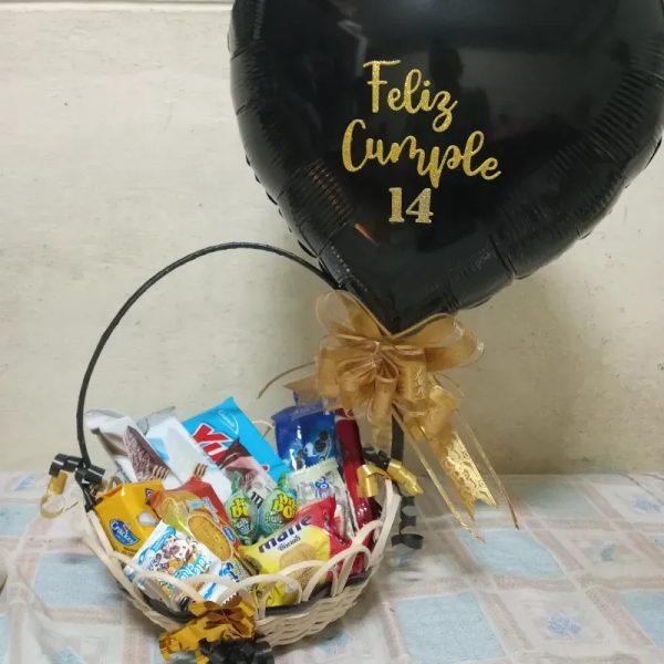 Cesta con confituras variadas