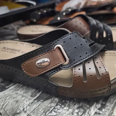 Sandalias con hebillas