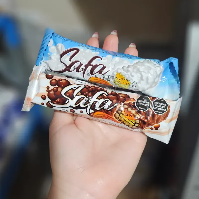 Sorbeto Safa cubierto con chocolate y con bolitas crujiente