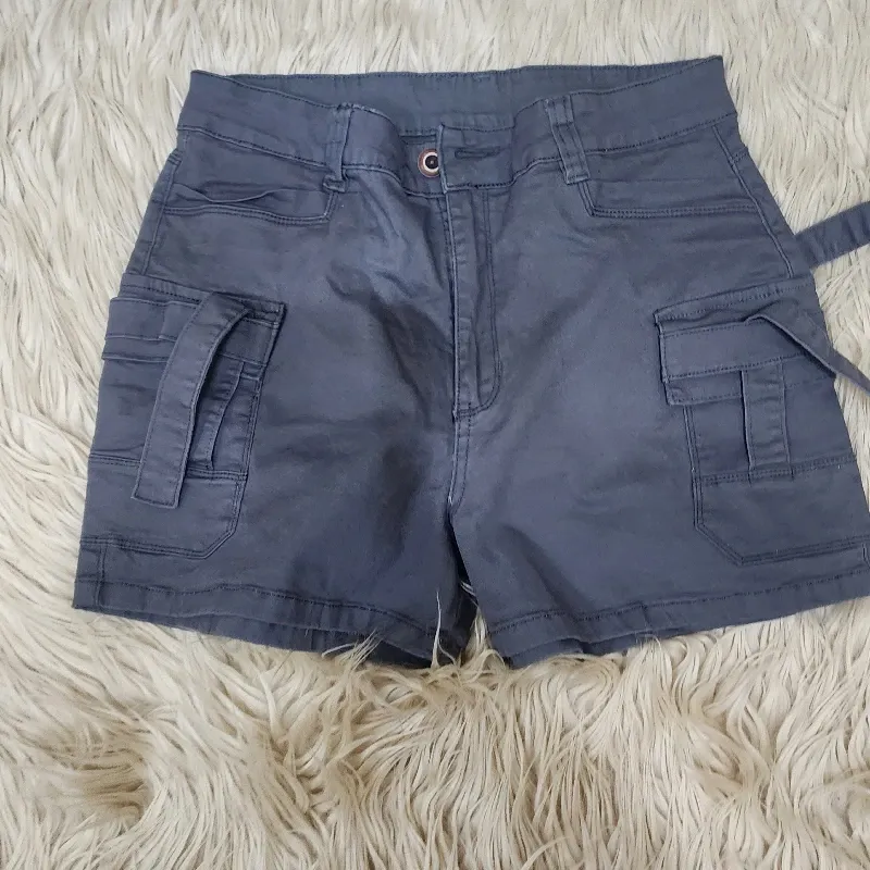 Short estilo cargo