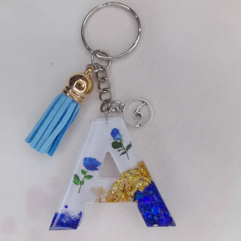 Llaverito con escobita y dijesito