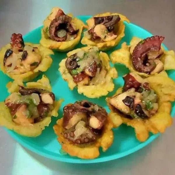 Tostones rellenos con pulpo