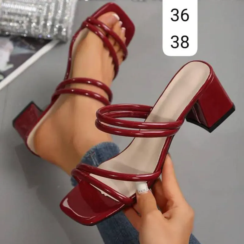  Sandalias de tacón bloque en charol burdeos