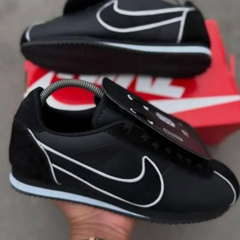 Nike Cortés Negras