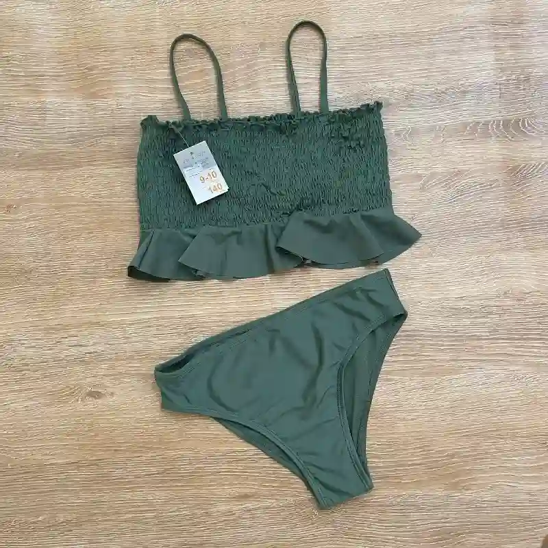 Trusa con vuelo color verde