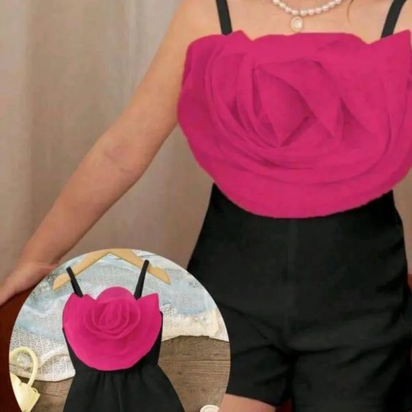 Romper con flor en el pecho