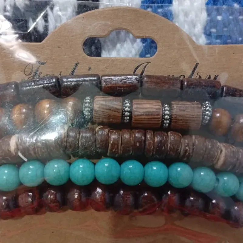 Paquete de pulseras varias