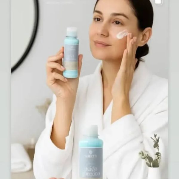 Crema Ácido Glicólico + Ácido Hialurónico 120ml* (Sanem