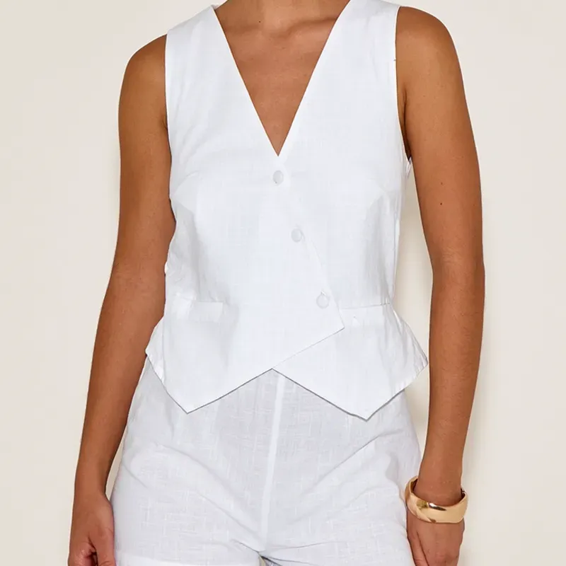 Monoshort de hilo blanco con chaleco