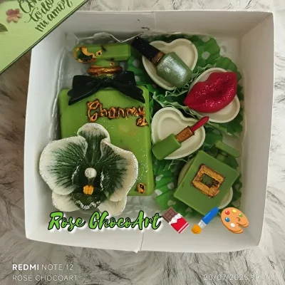 Cajita de regalo personalizada con temática cosmética 